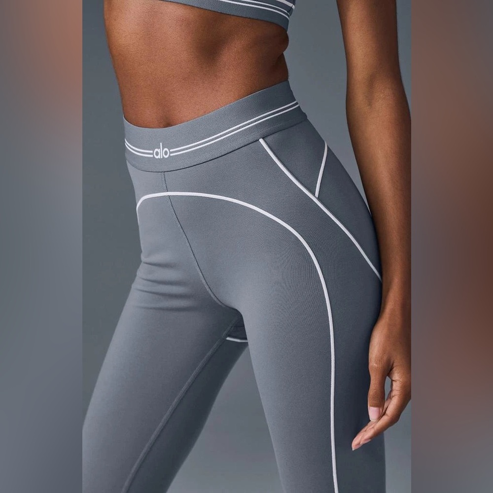 ALO YOGA Airbrush High-Waist Heart Throb Leggings in Steel Gray - Picture 12 of 13